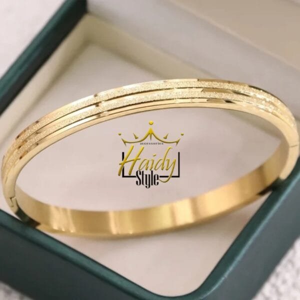 Bangle with lines engraved on smooth surface stainless steel 18K Gold plated